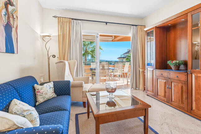 Apartamento en esquina en complejo de lujo con terraza panorámica y vista al mar