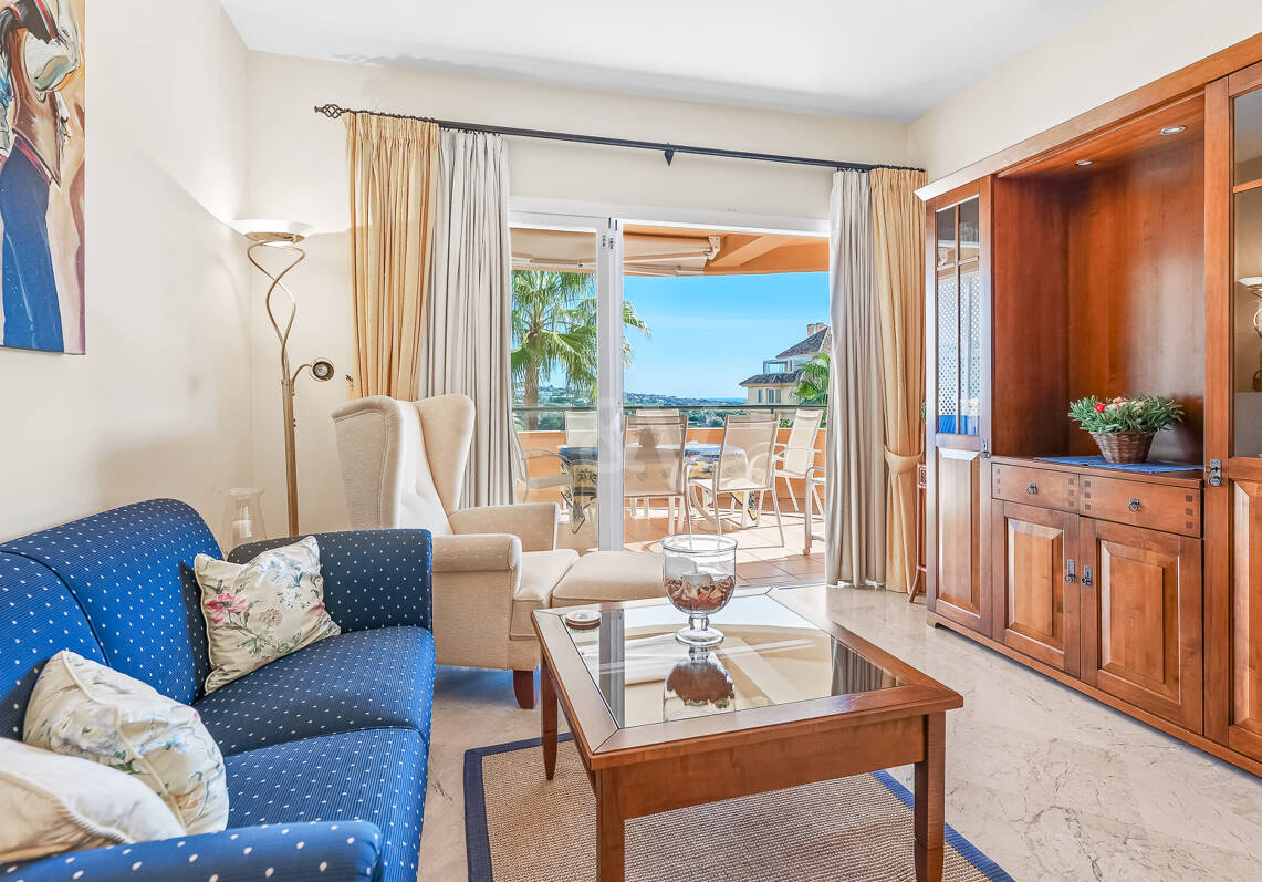 Apartamento en esquina en complejo de lujo con terraza panorámica y vista al mar