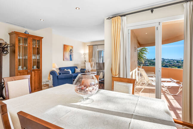 Apartamento en esquina en complejo de lujo con terraza panorámica y vista al mar