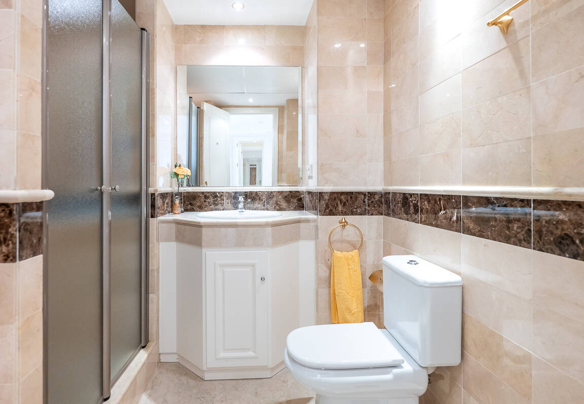 Apartamento en esquina en complejo de lujo con terraza panorámica y vista al mar