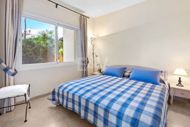 Apartamento en esquina en complejo de lujo con terraza panorámica y vista al mar