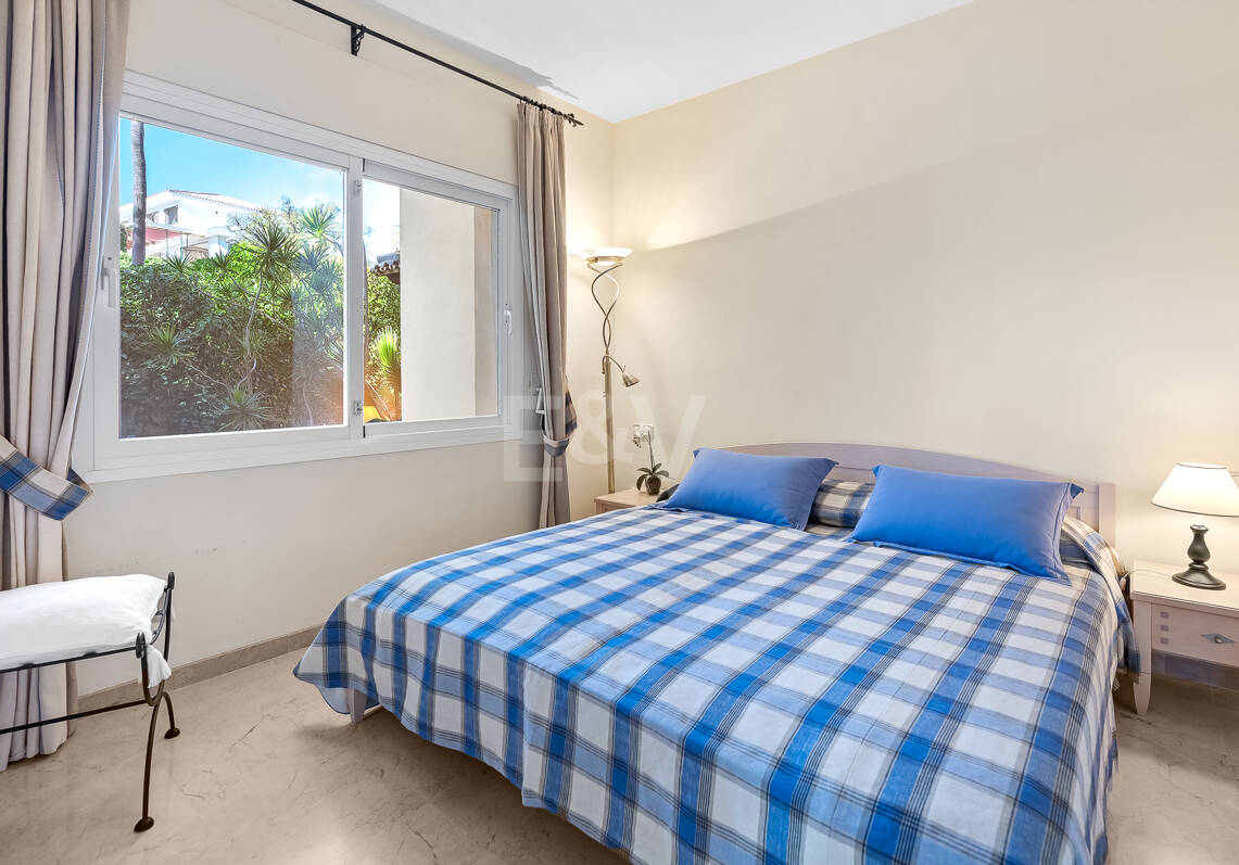 Apartamento en esquina en complejo de lujo con terraza panorámica y vista al mar