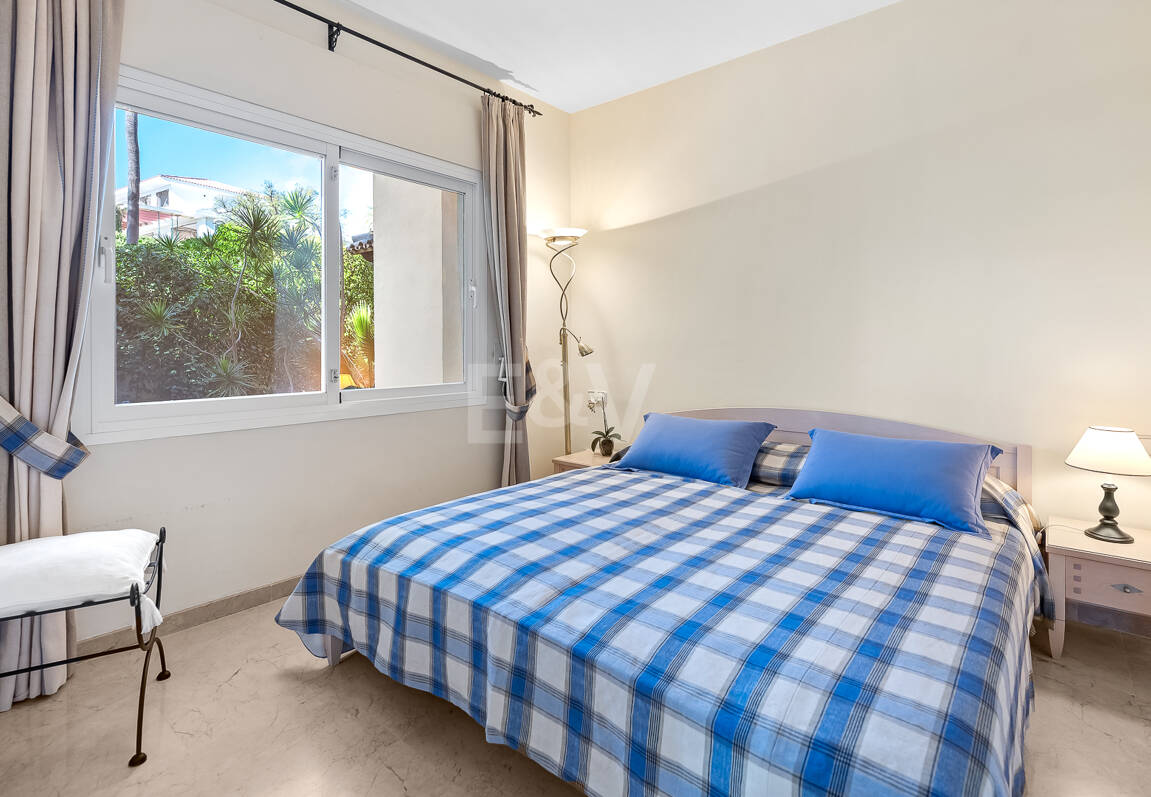 Apartamento en esquina en complejo de lujo con terraza panorámica y vista al mar