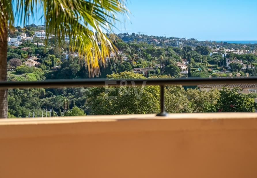 Apartamento en esquina en complejo de lujo con terraza panorámica y vista al mar