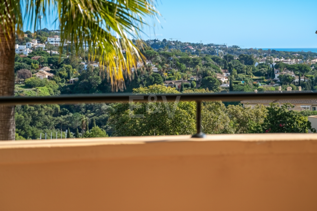 Apartamento en esquina en complejo de lujo con terraza panorámica y vista al mar