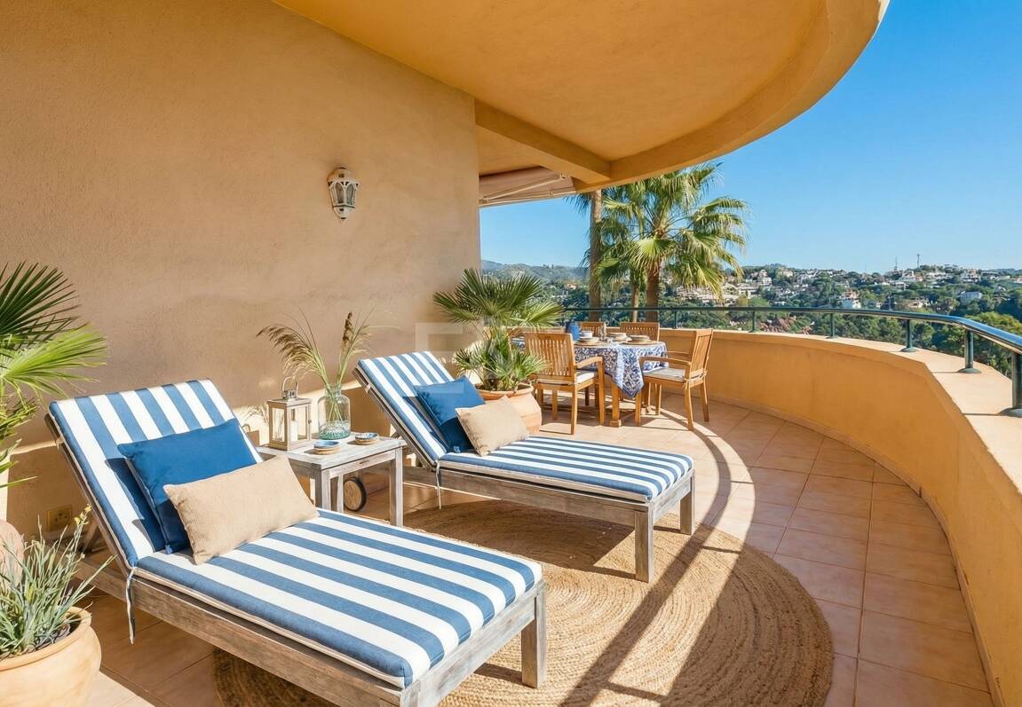 Apartamento en esquina en complejo de lujo con terraza panorámica y vista al mar