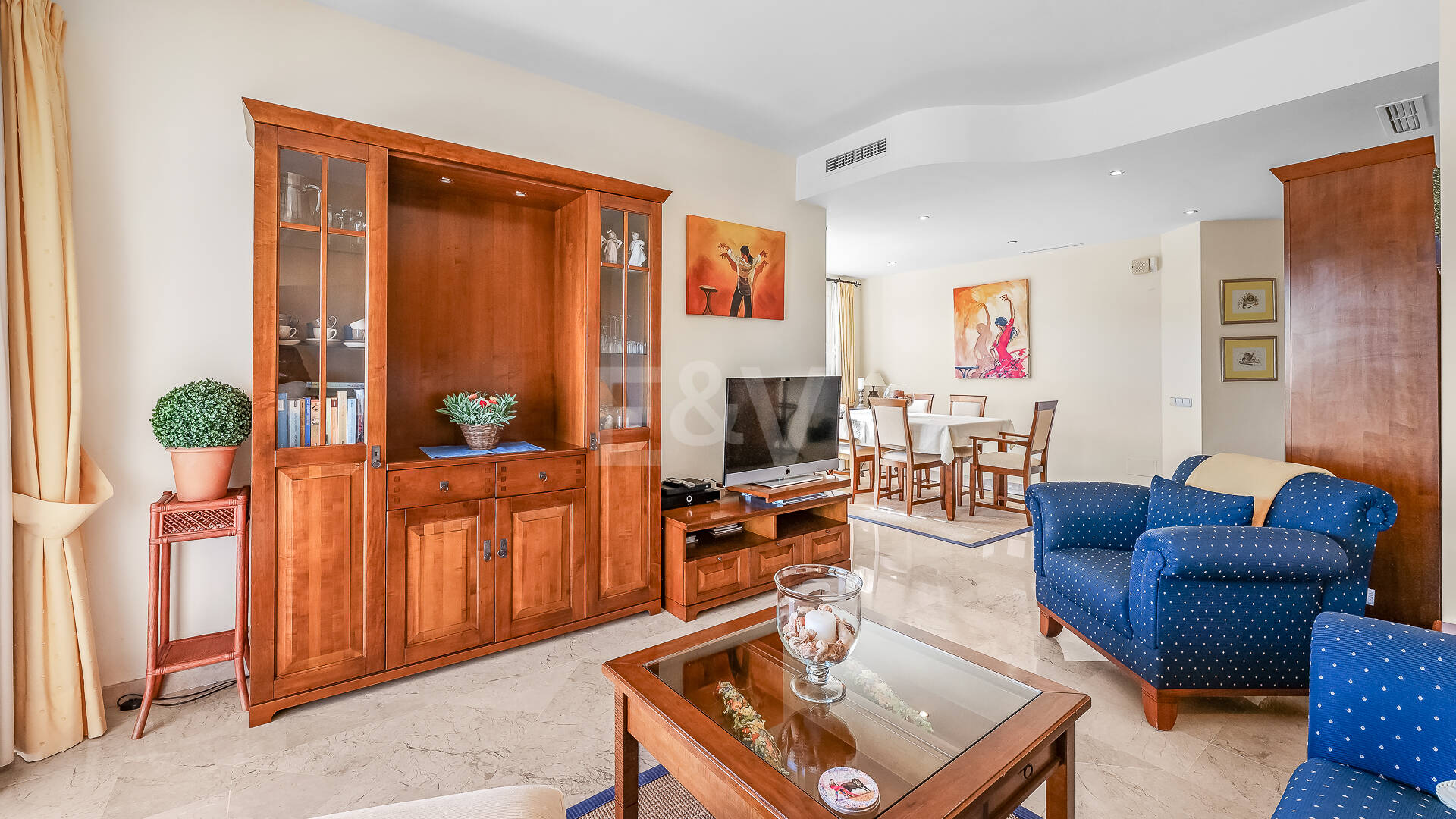 Apartamento en esquina en complejo de lujo con terraza panorámica y vista al mar