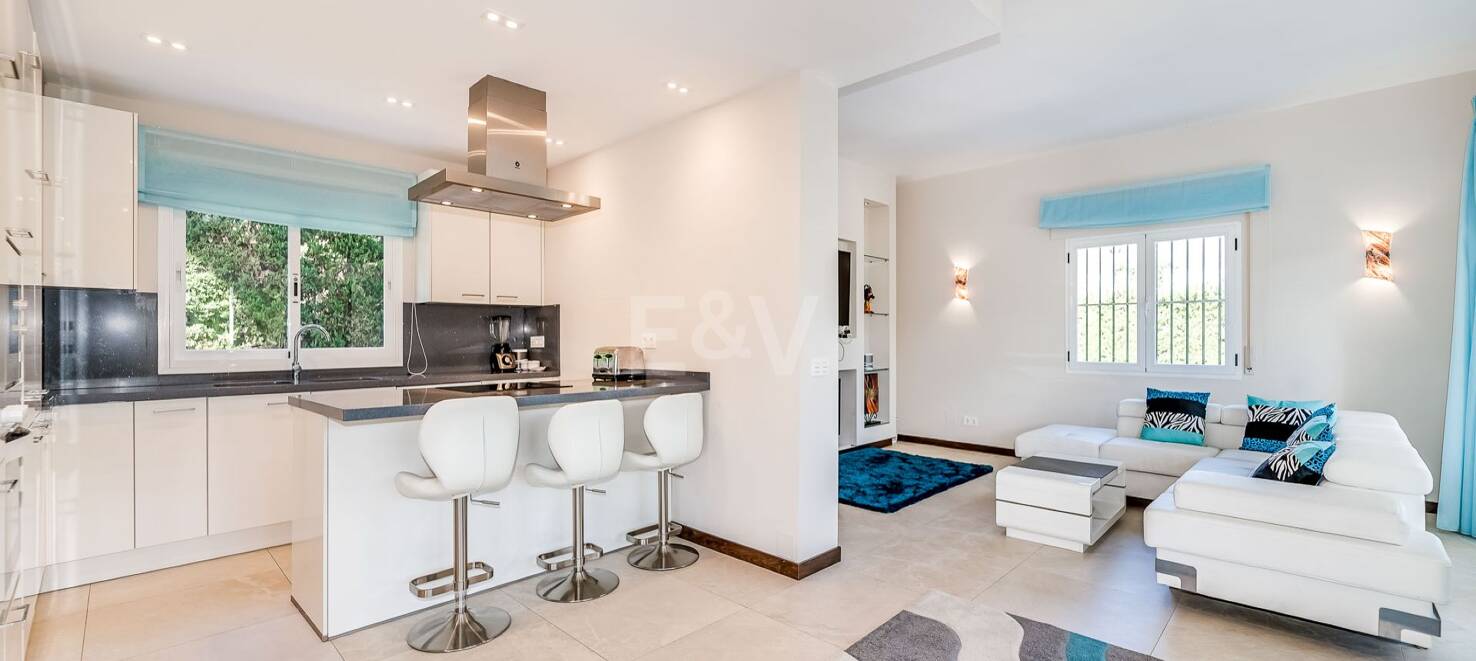 Andalusisk villa i Nueva Andalucía gångavstånd till alla bekvämligheter