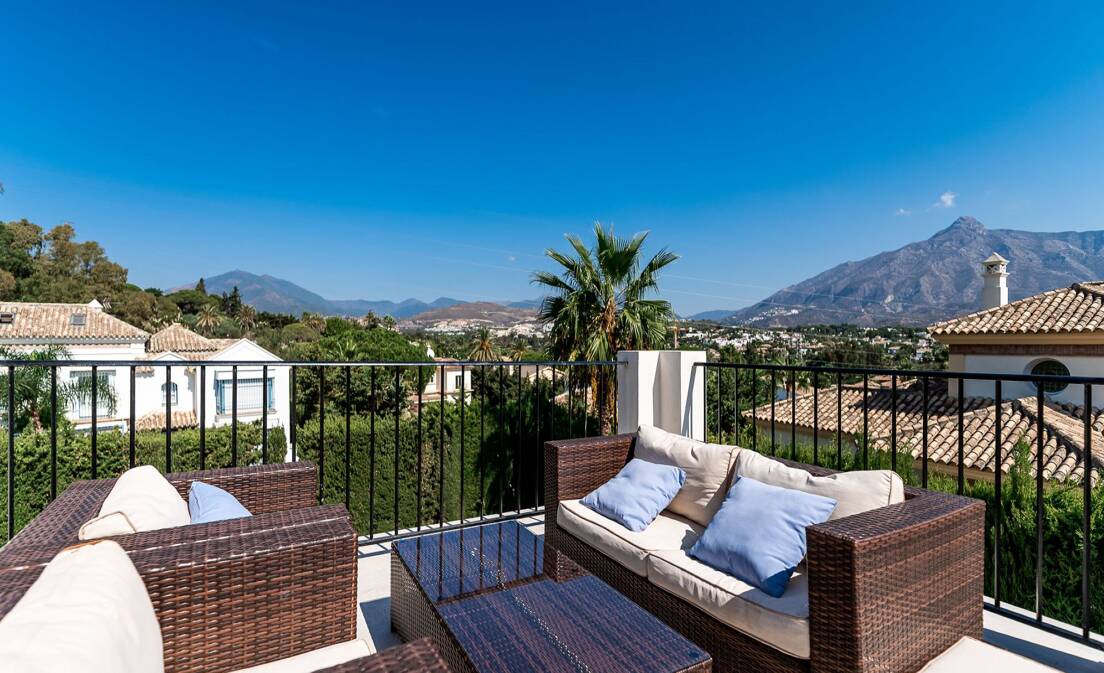 Andalusian villa in Nueva Andalucía walking distance to all amenities