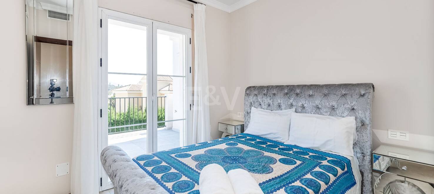 Andalusisk villa i Nueva Andalucía gångavstånd till alla bekvämligheter
