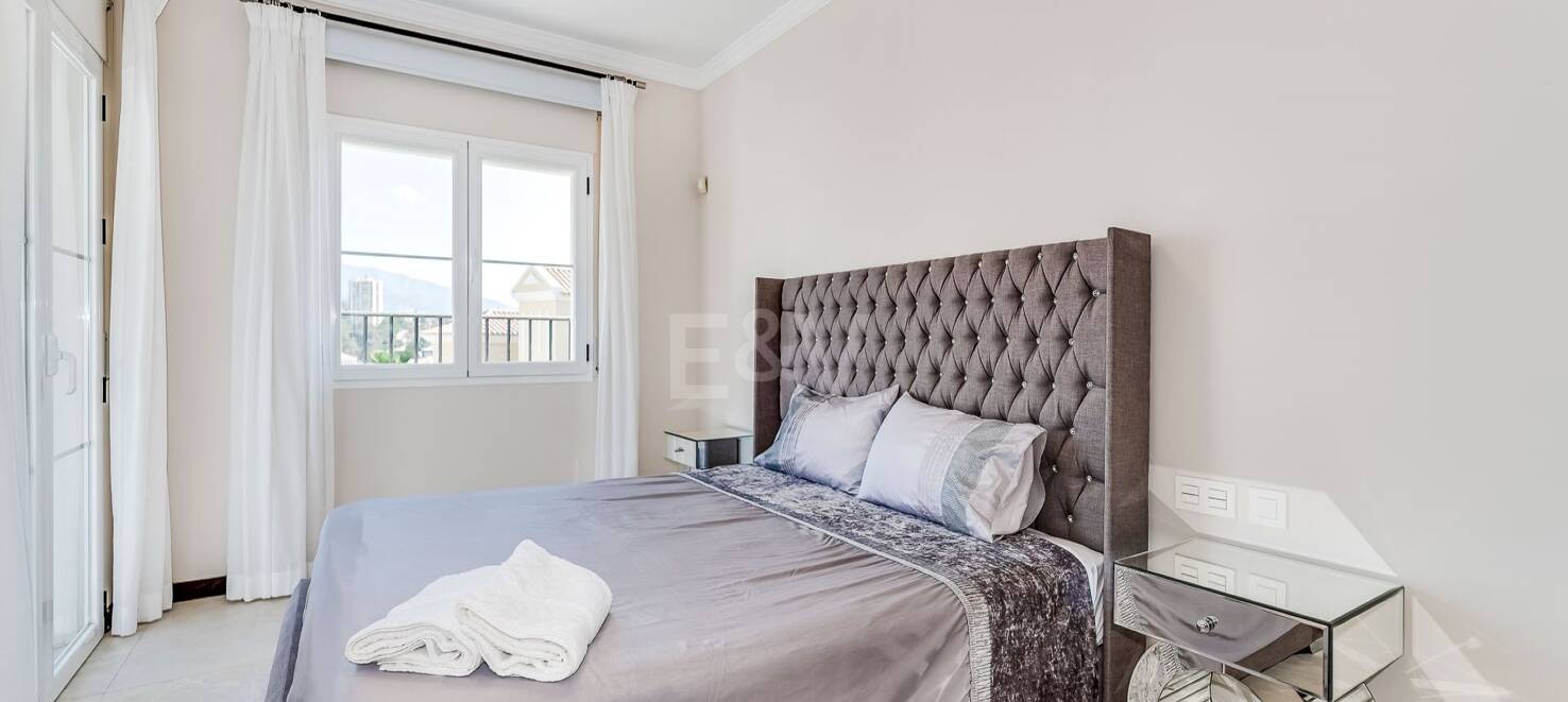 Andalusisk villa i Nueva Andalucía gångavstånd till alla bekvämligheter