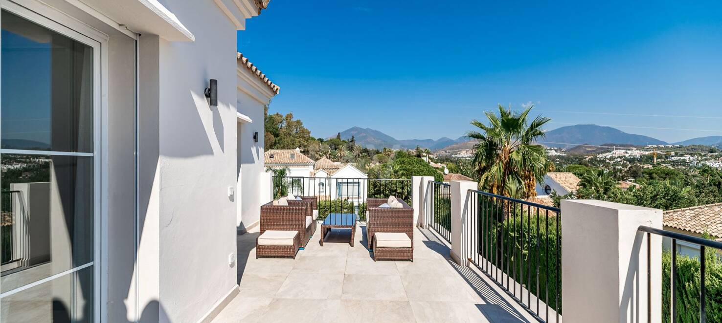Andalusisk villa i Nueva Andalucía gångavstånd till alla bekvämligheter