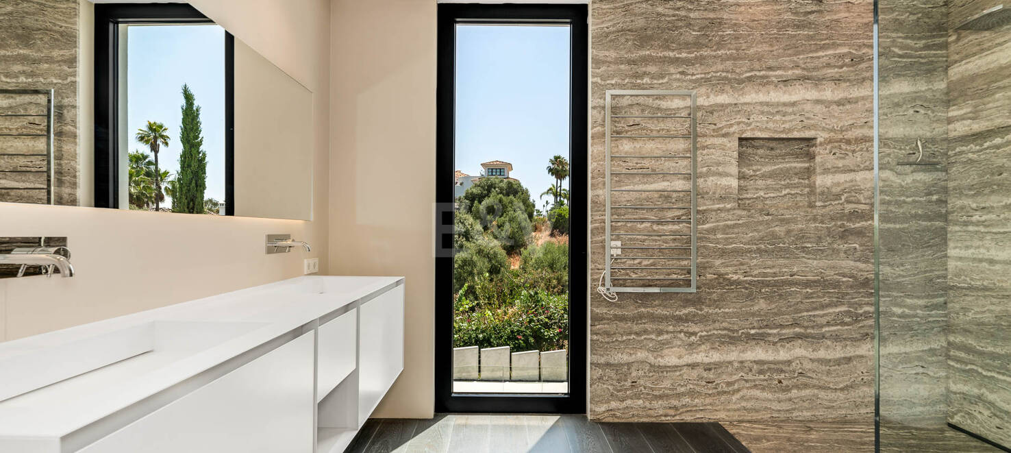 Współczesna Willa z Morzem Panoramicznym i Górą Widok