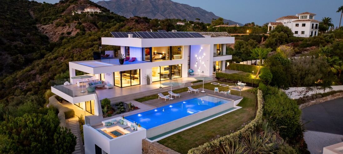 Villa contemporaine avec mer panoramique et montagne Vues