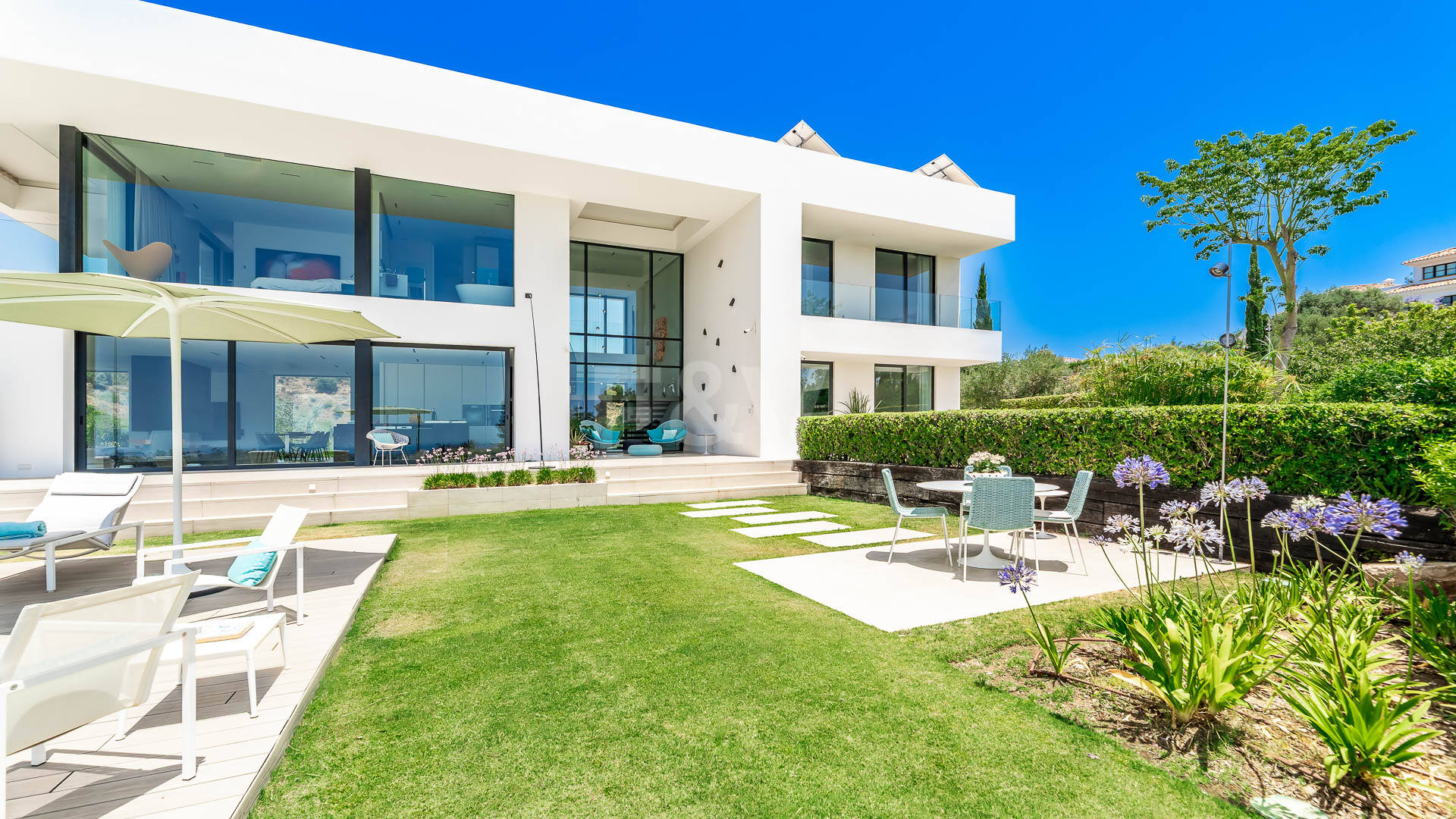 Contemporary Villa with Panoramic Sea & Mountain Views