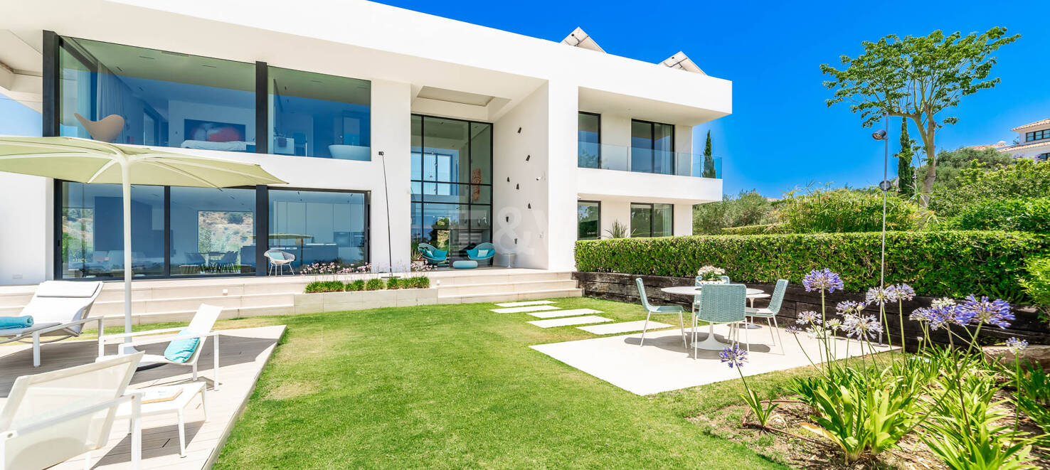 Współczesna Willa z Morzem Panoramicznym i Górą Widok