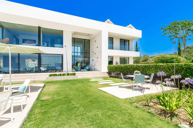 Contemporary Villa with Panoramic Sea & Mountain Views