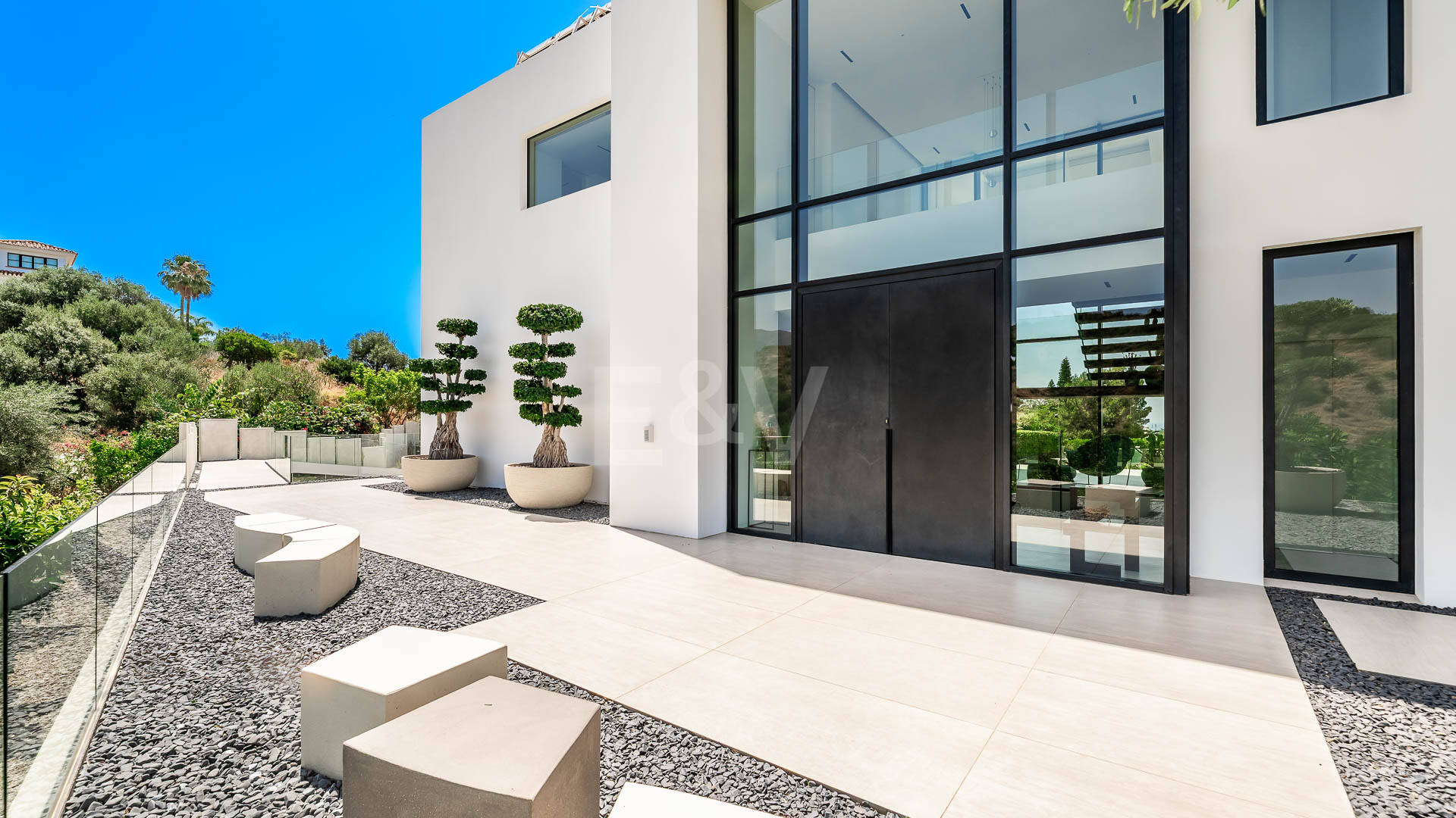 Contemporary Villa with Panoramic Sea & Mountain Views