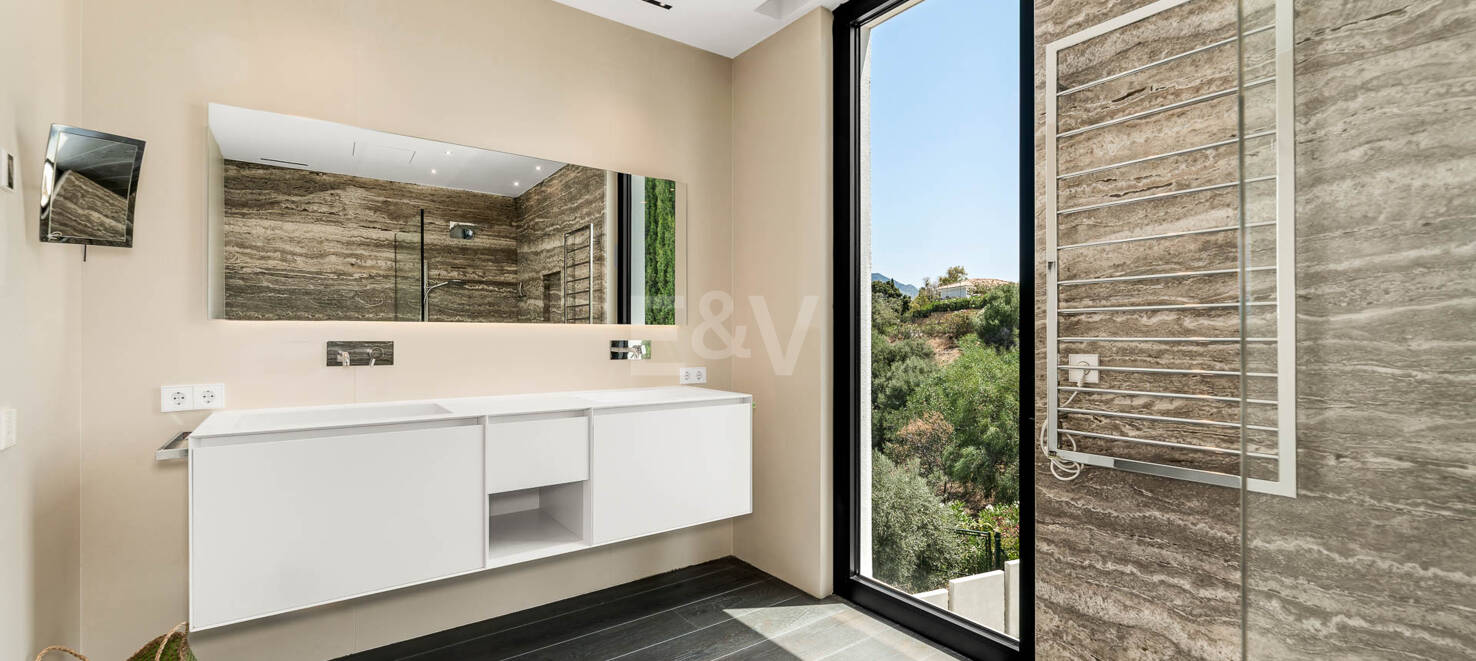 Współczesna Willa z Morzem Panoramicznym i Górą Widok