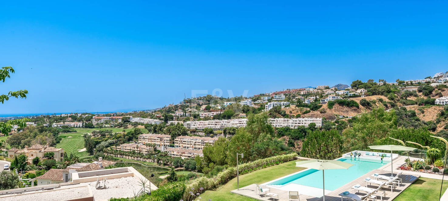 Współczesna Willa z Morzem Panoramicznym i Górą Widok