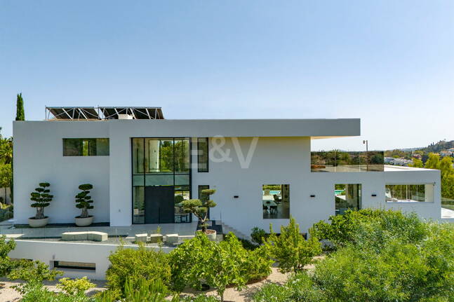 Contemporary Villa with Panoramic Sea & Mountain Views