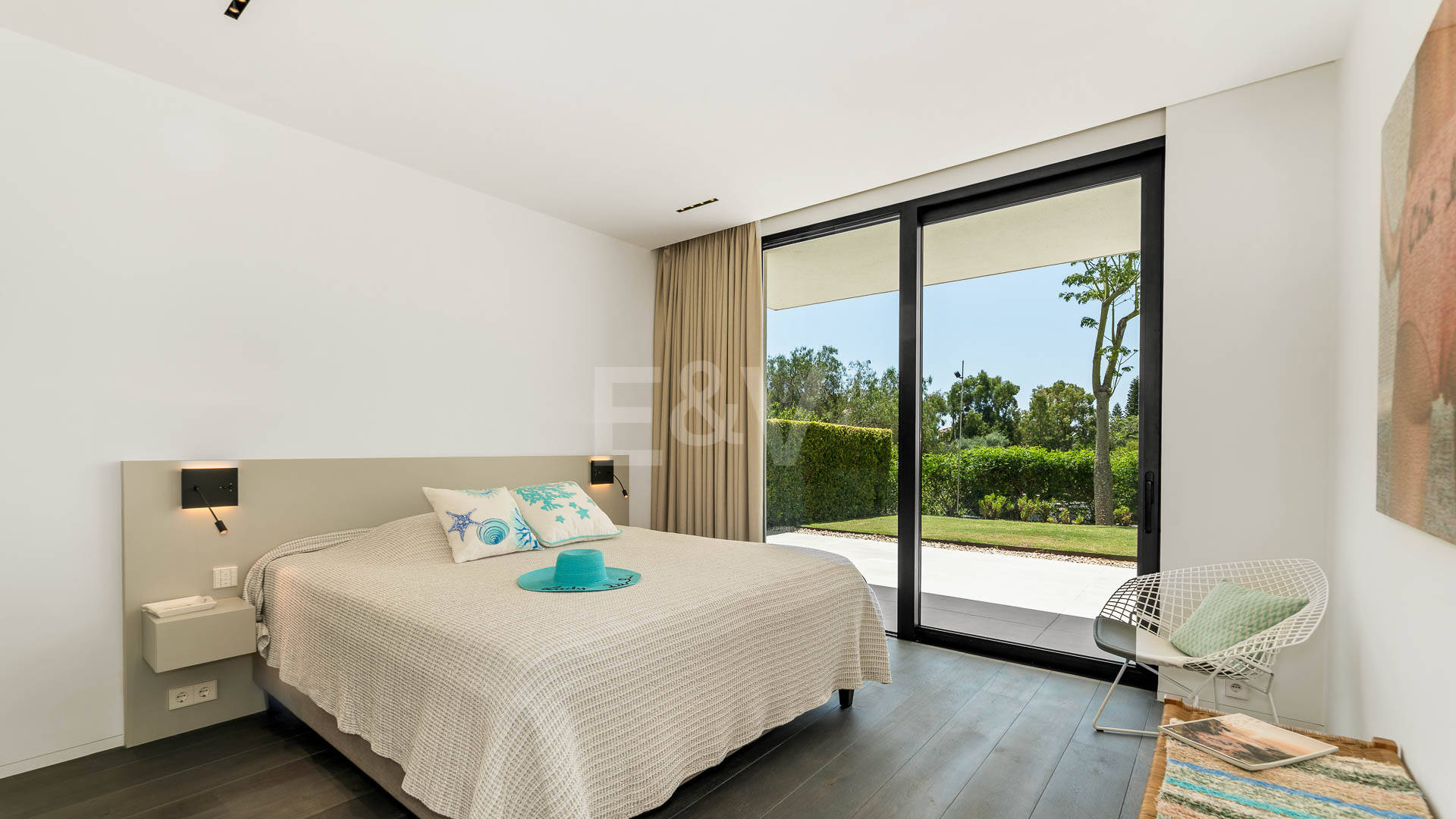 Contemporary Villa with Panoramic Sea & Mountain Views