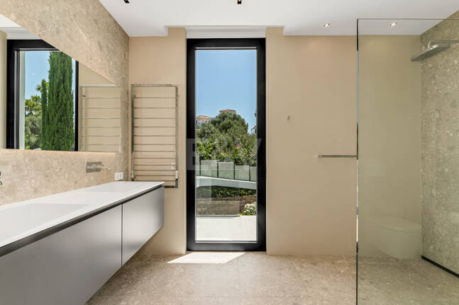 Contemporary Villa with Panoramic Sea & Mountain Views