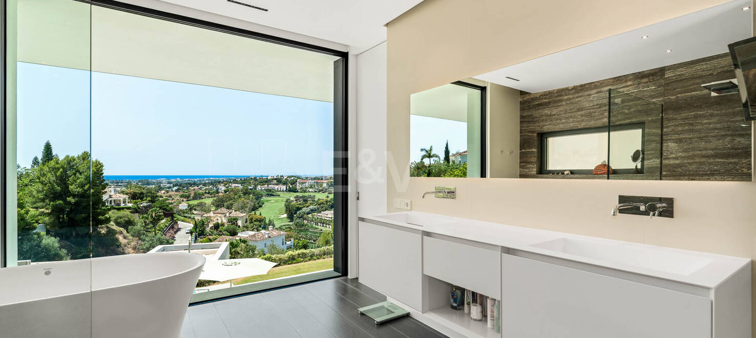 Współczesna Willa z Morzem Panoramicznym i Górą Widok