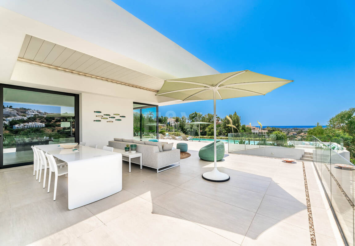 Contemporary Villa with Panoramic Sea & Mountain Views