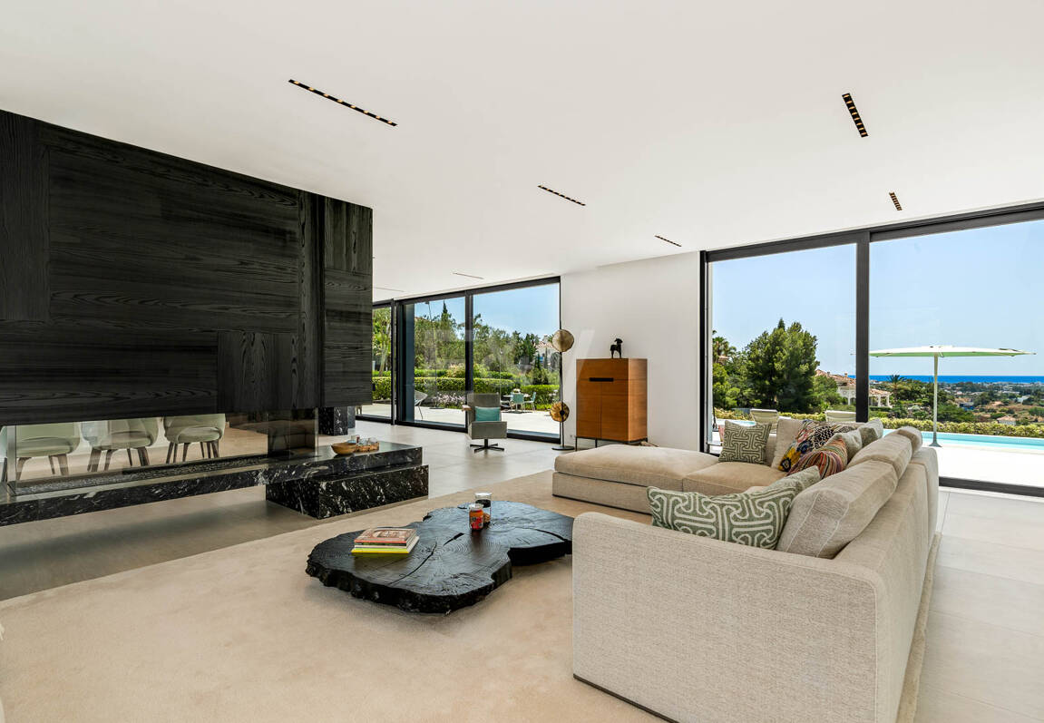 Contemporary Villa with Panoramic Sea & Mountain Views