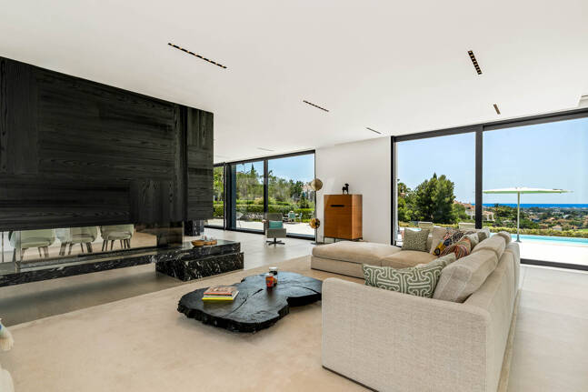 Contemporary Villa with Panoramic Sea & Mountain Views