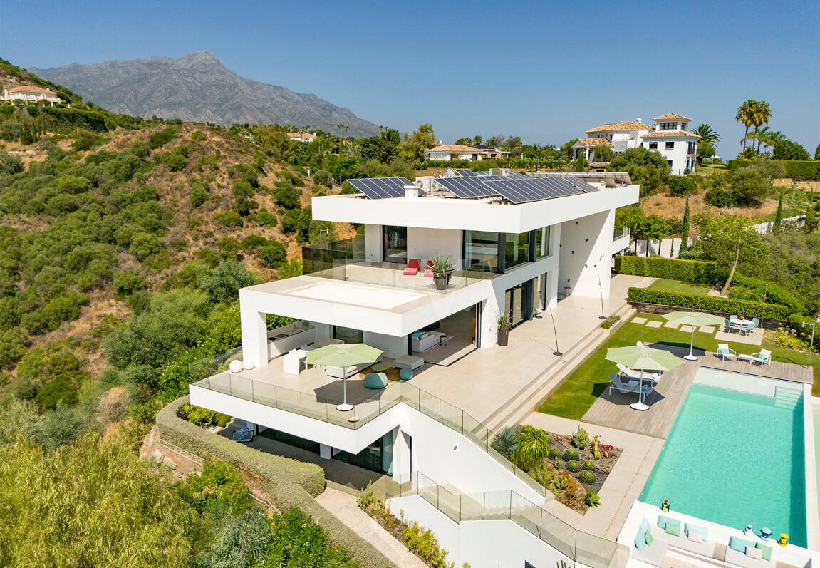 Contemporary Villa with Panoramic Sea & Mountain Views