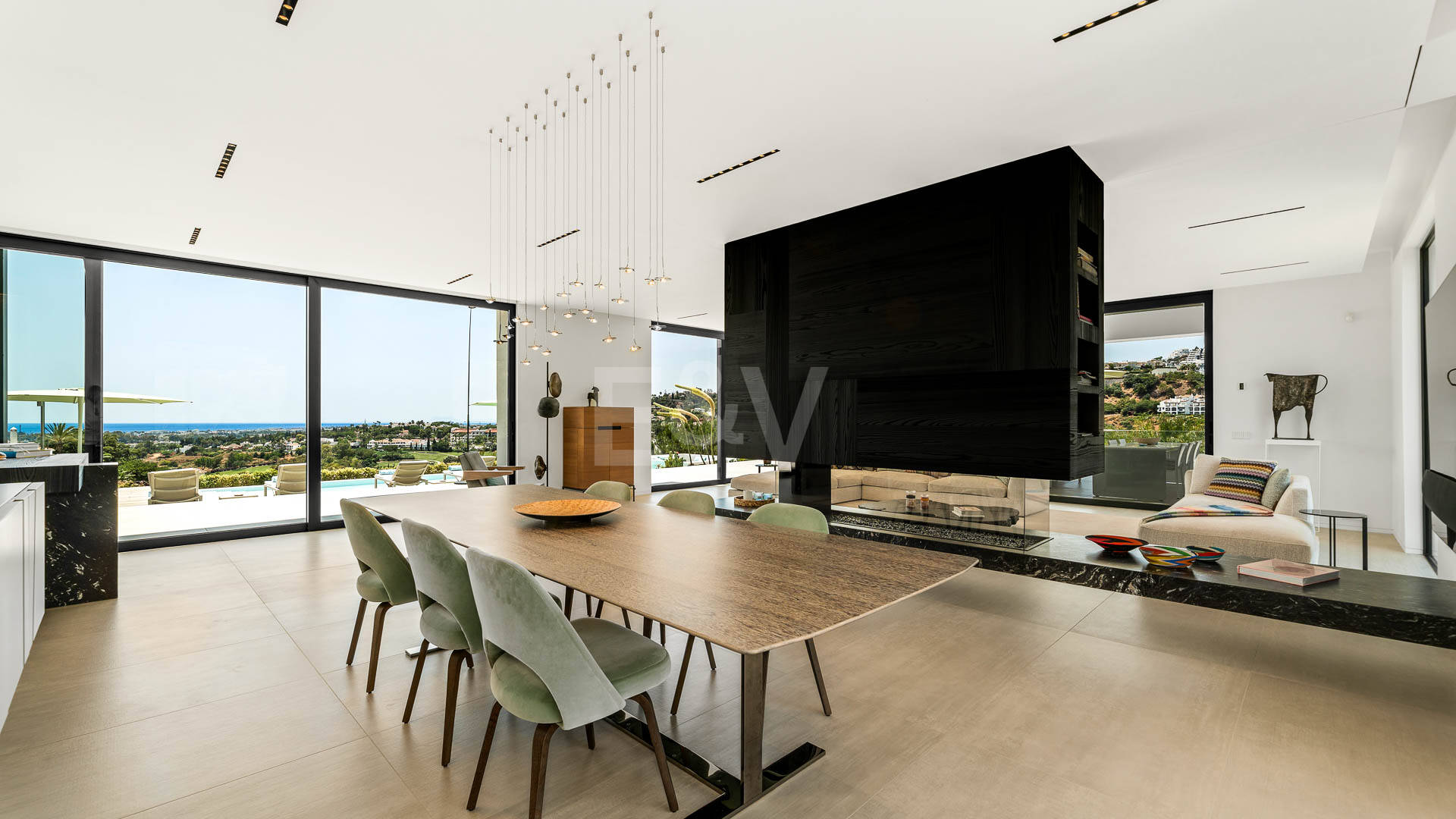 Contemporary Villa with Panoramic Sea & Mountain Views