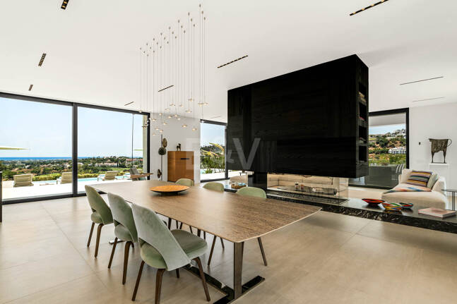Contemporary Villa with Panoramic Sea & Mountain Views