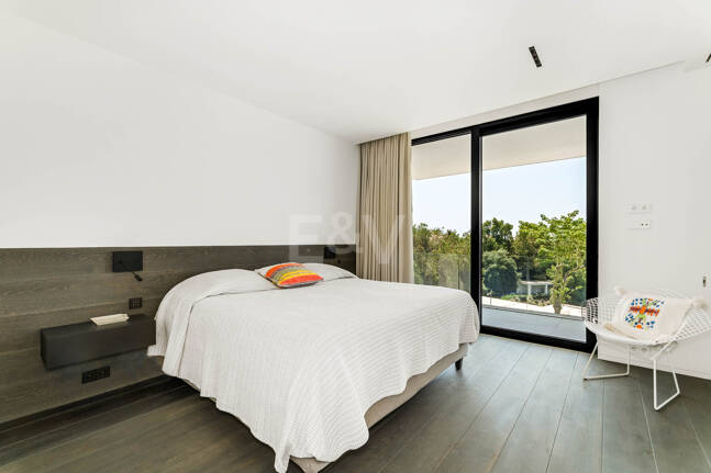 Contemporary Villa with Panoramic Sea & Mountain Views