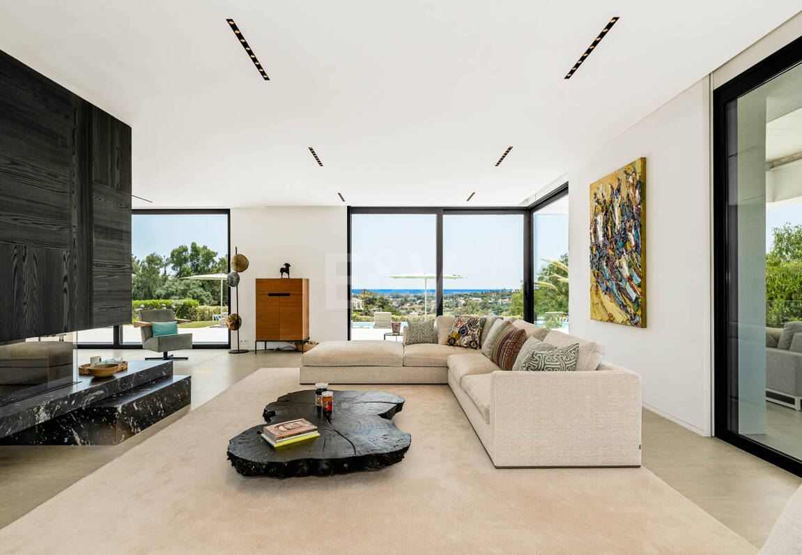 Contemporary Villa with Panoramic Sea & Mountain Views