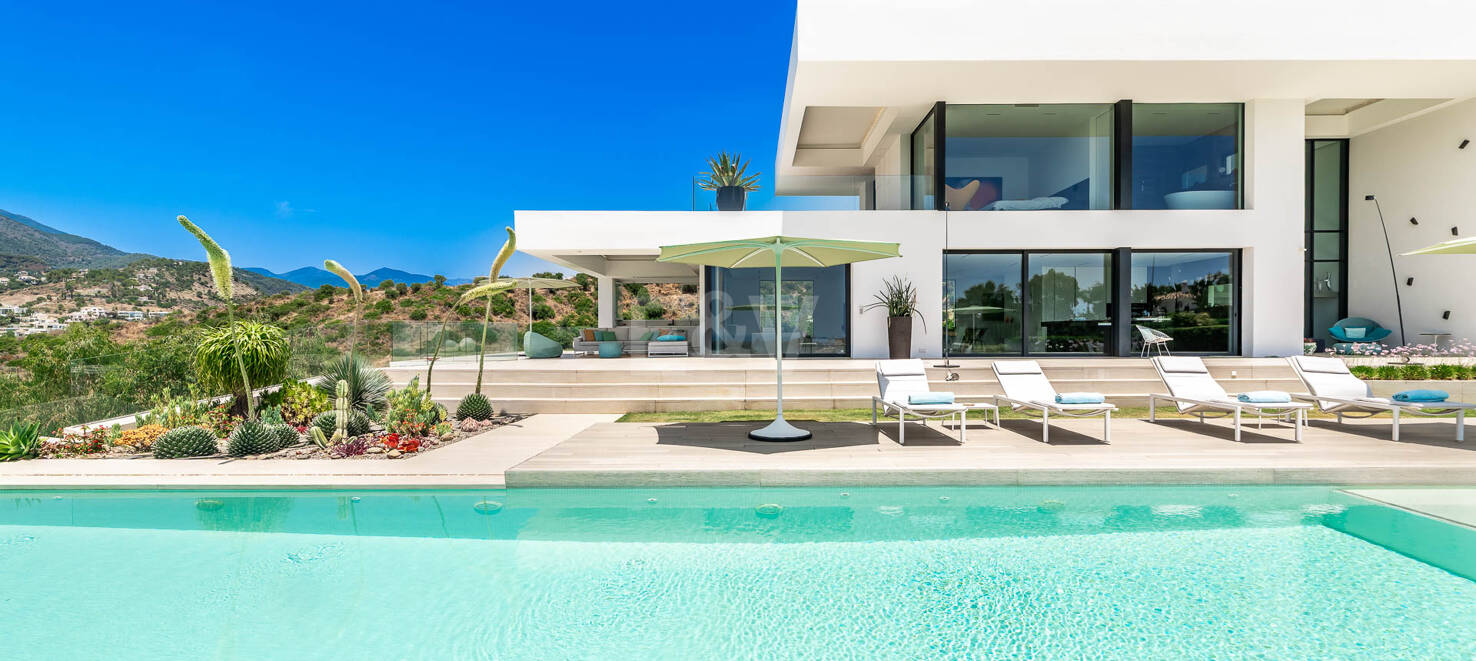 Współczesna Willa z Morzem Panoramicznym i Górą Widok