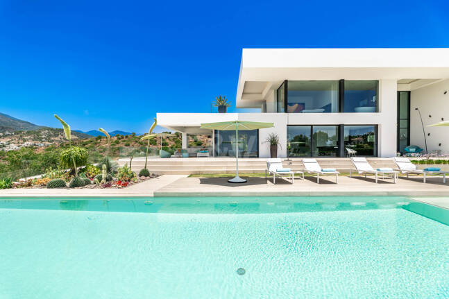 Contemporary Villa with Panoramic Sea & Mountain Views