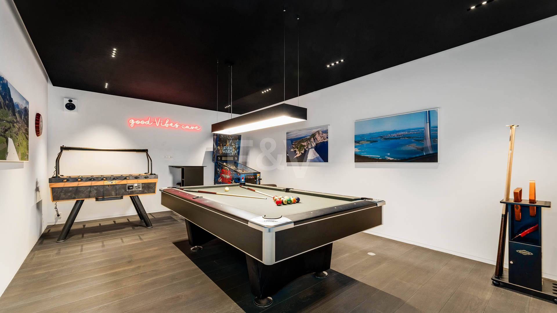 Contemporary Villa with Panoramic Sea & Mountain Views