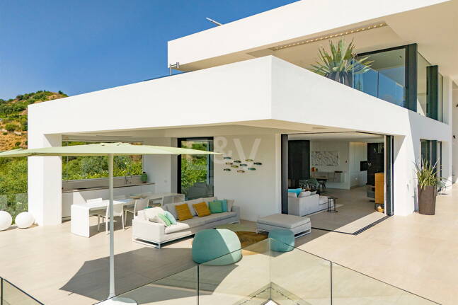 Contemporary Villa with Panoramic Sea & Mountain Views