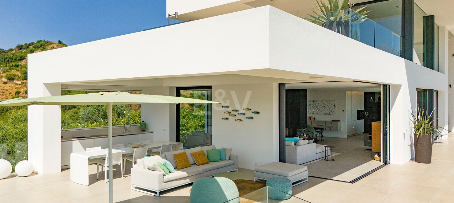 Villa contemporaine avec mer panoramique et montagne Vues