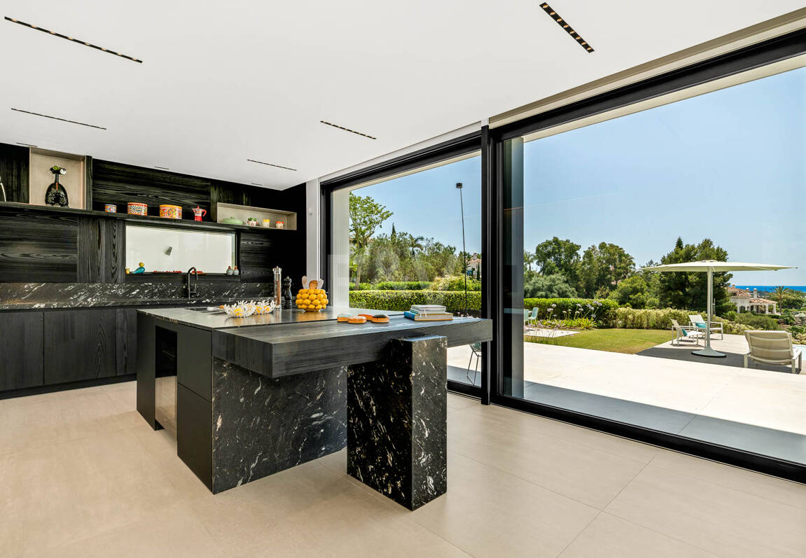 Contemporary Villa with Panoramic Sea & Mountain Views