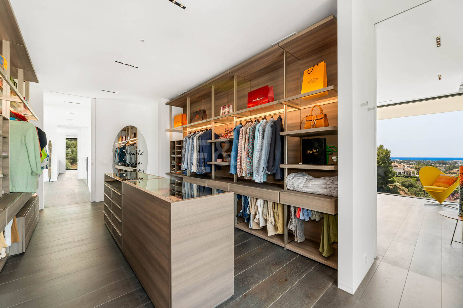 Contemporary Villa with Panoramic Sea & Mountain Views