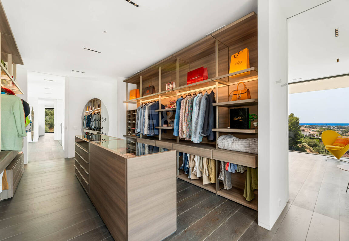 Contemporary Villa with Panoramic Sea & Mountain Views