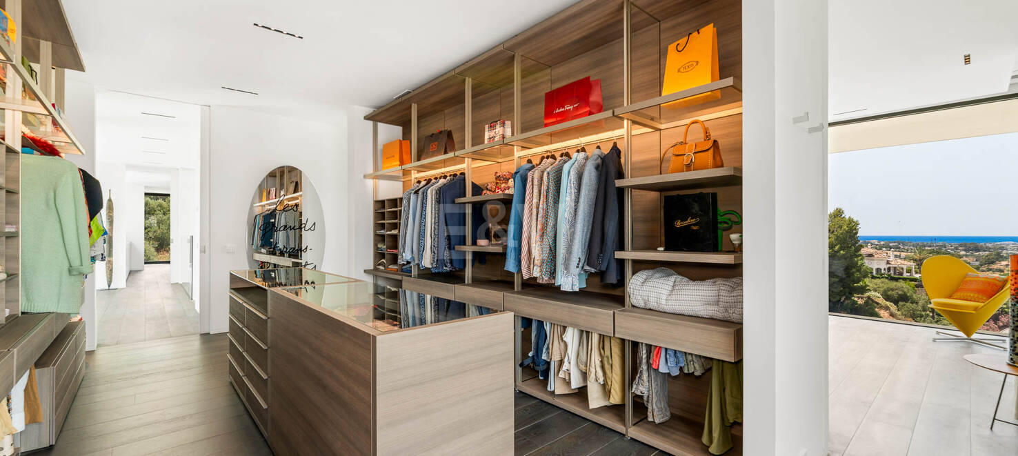 Współczesna Willa z Morzem Panoramicznym i Górą Widok