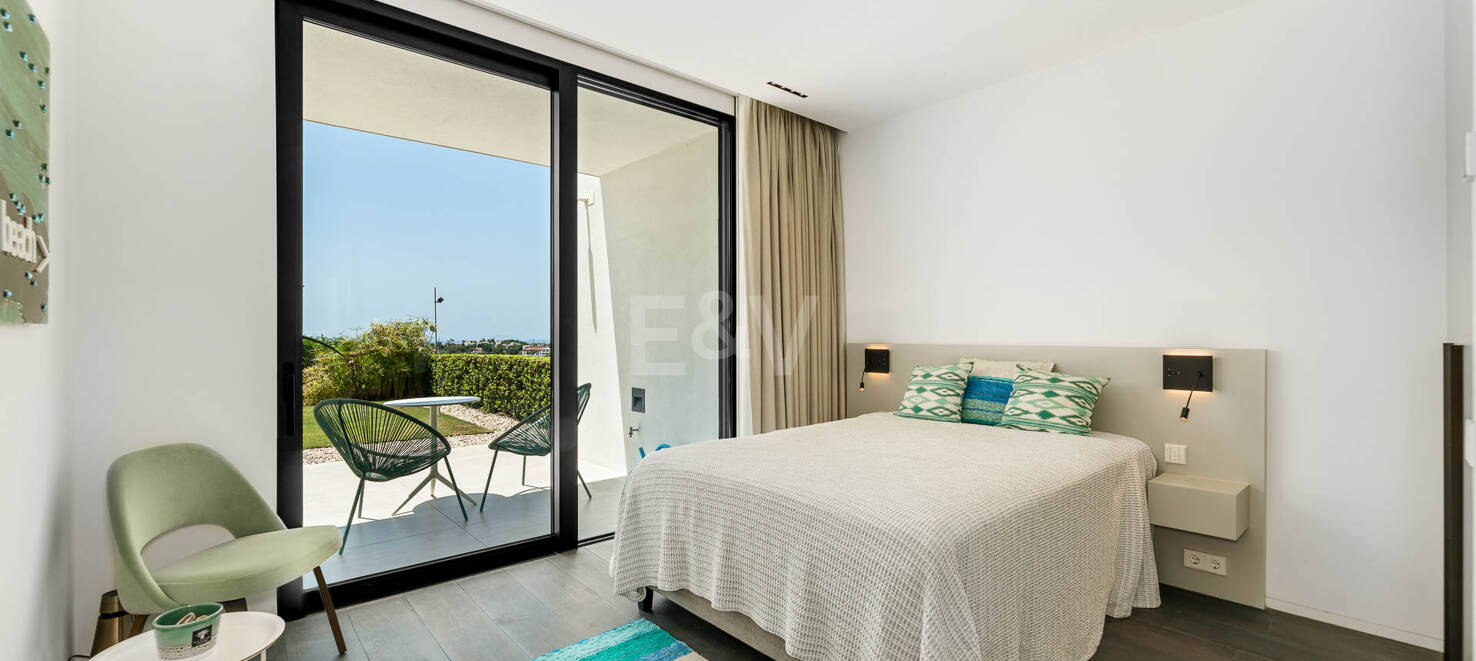 Współczesna Willa z Morzem Panoramicznym i Górą Widok