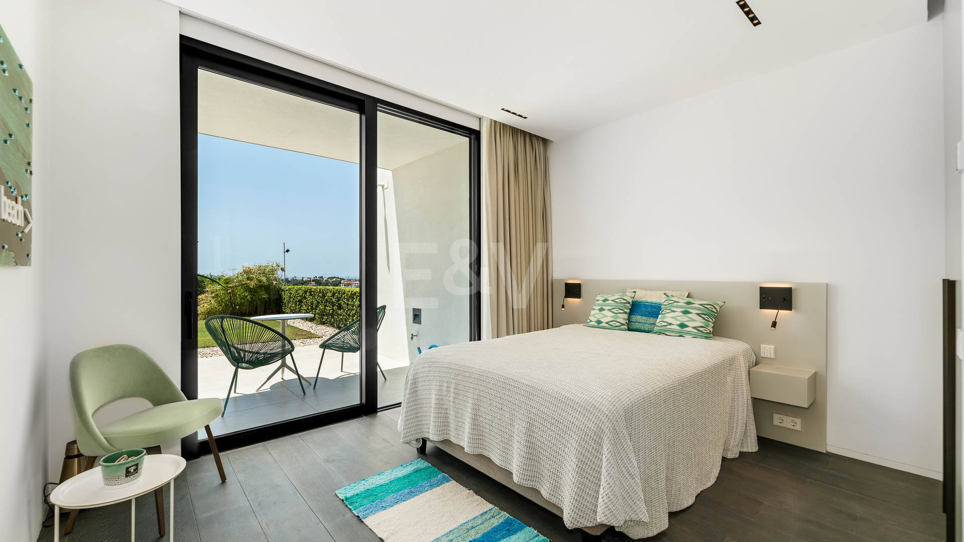 Contemporary Villa with Panoramic Sea & Mountain Views