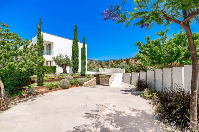 Contemporary Villa with Panoramic Sea & Mountain Views