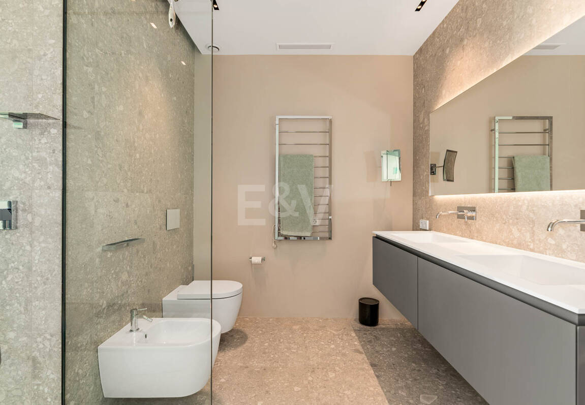 Contemporary Villa with Panoramic Sea & Mountain Views