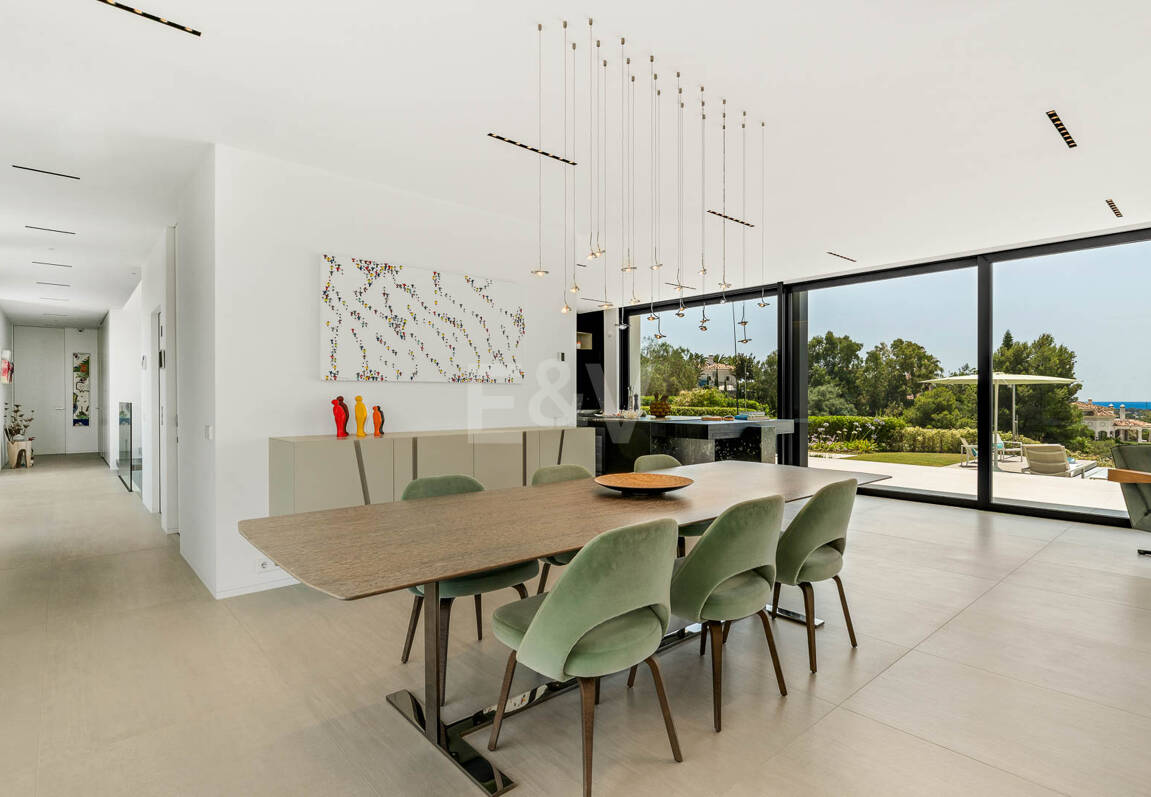 Contemporary Villa with Panoramic Sea & Mountain Views